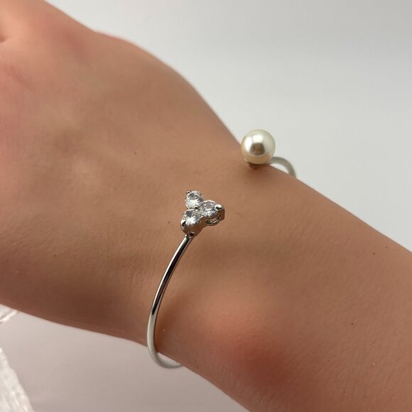 Faux Pearl and Cubic Zirconia Metal Bracelet - Picture 4 of 5